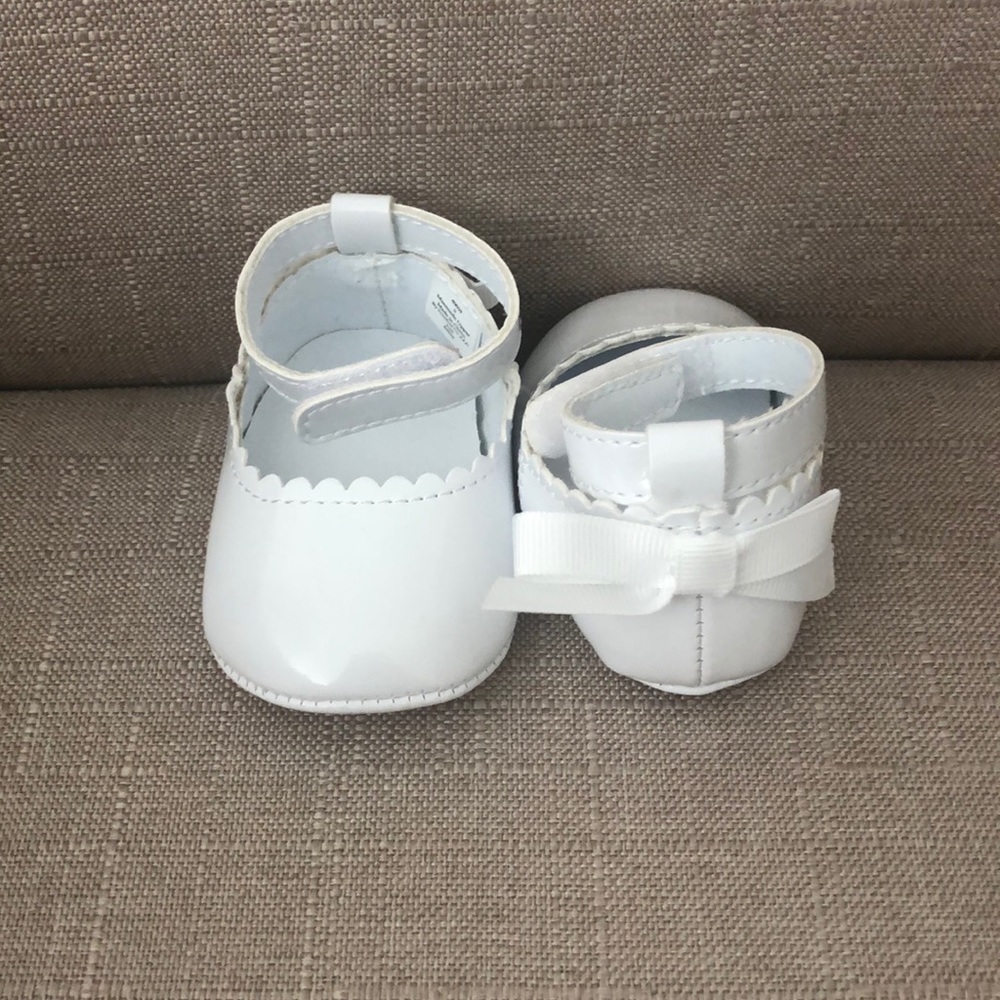 0-3 month infant dress shoes (white)